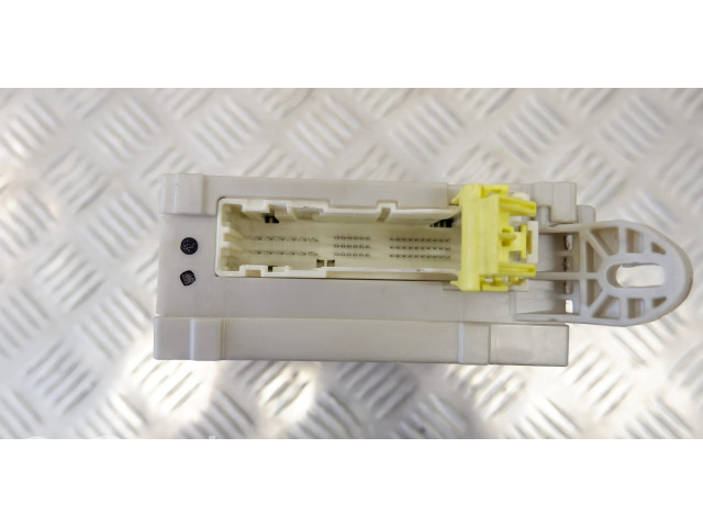 Блок предохранителей 8273050490   Lexus LS 460 - 600H    