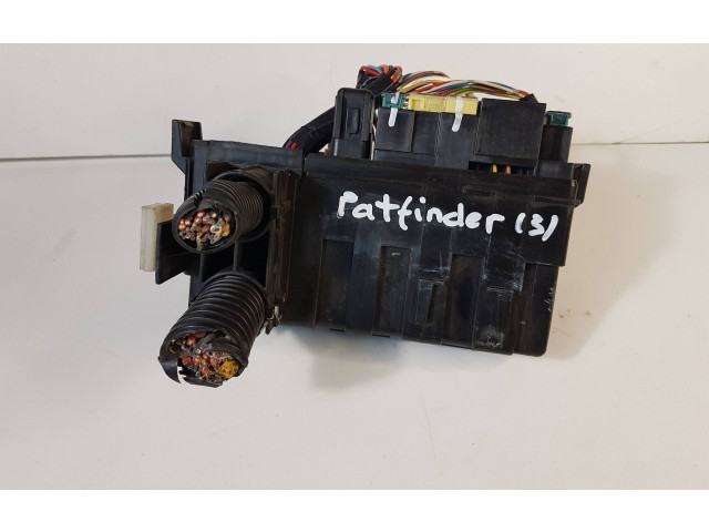 Блок предохранителей 63564138 Nissan Pathfinder R51