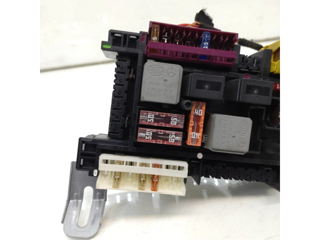 Pojistková skříňka 016706581, A0025422619 Mercedes-Benz E W212 2010