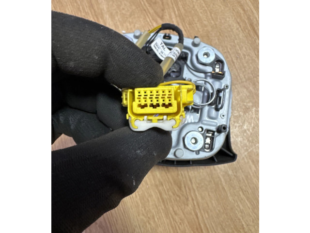 Подушка безопасности водителя 61982050C, 2K0880201L   Volkswagen Caddy