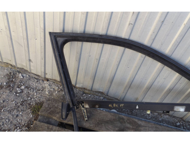 Передняя рамка дверного стекла Audi A4 S4 B6 8E 8H