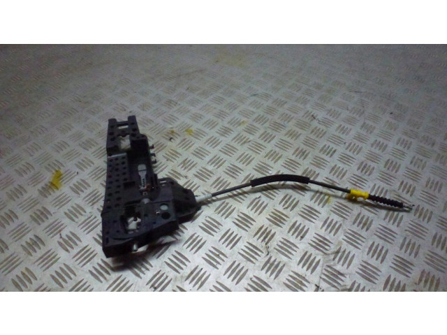 Задний держатель / кронштейн для внешней ручки открытия