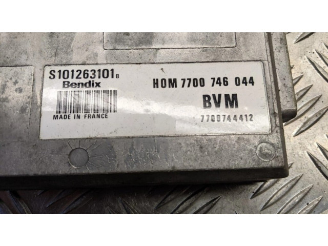 Блок управления двигателя HOM7700746044 Renault 21