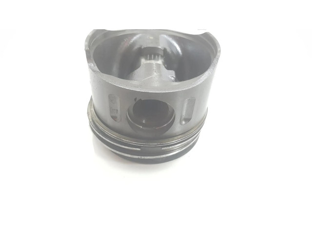 Píst A6460300517, 1141CB Mercedes-Benz C W204 pro naftový motor 2.1