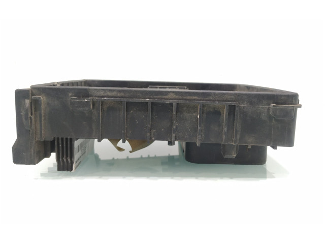 Блок предохранителей 1K0937125A   Volkswagen Caddy    