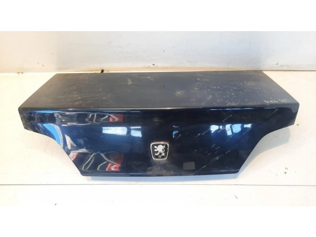 Задняя крышка (багажника)