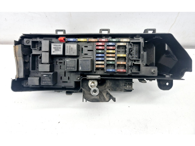 Блок предохранителей 9494210 Volvo S60
