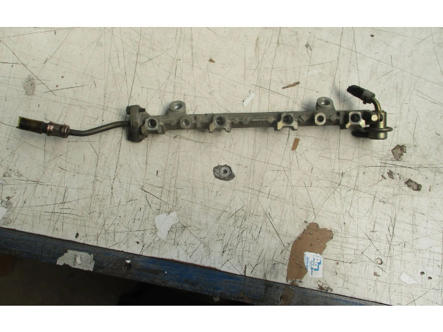 Топливная рампа Mitsubishi Carisma