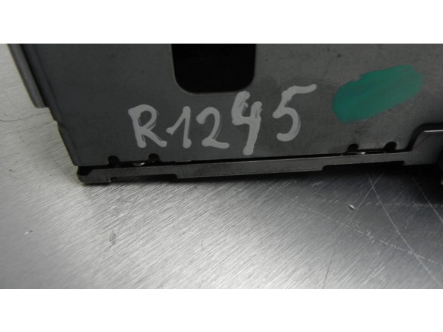 Радио/ проигрыватель CD/DVD / навигация