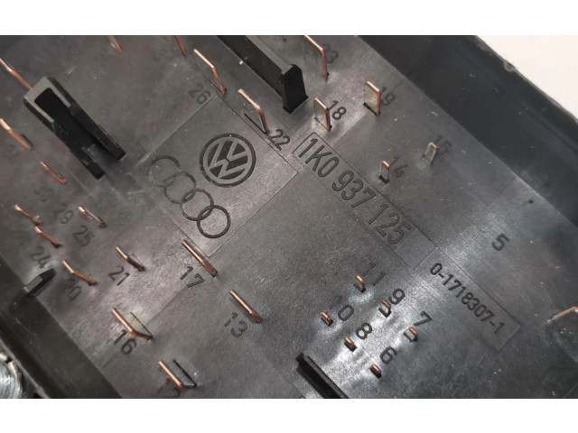 Блок предохранителей 1K0937125   Skoda Octavia Mk2 (1Z)    