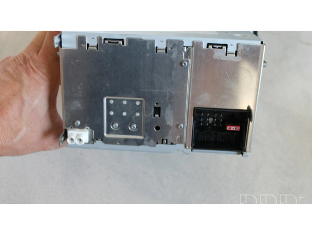 Радио/ проигрыватель CD/DVD / навигация