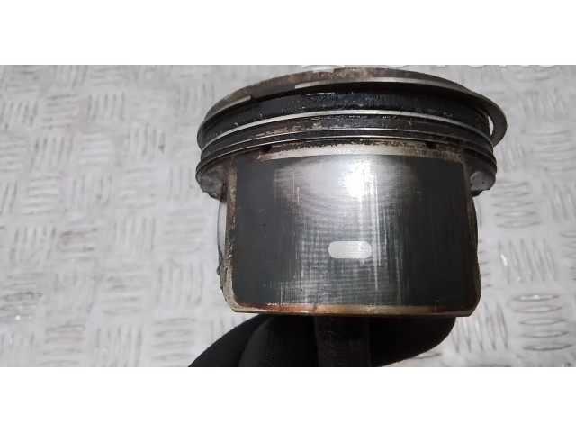 Píst Volvo S80 B5254T10