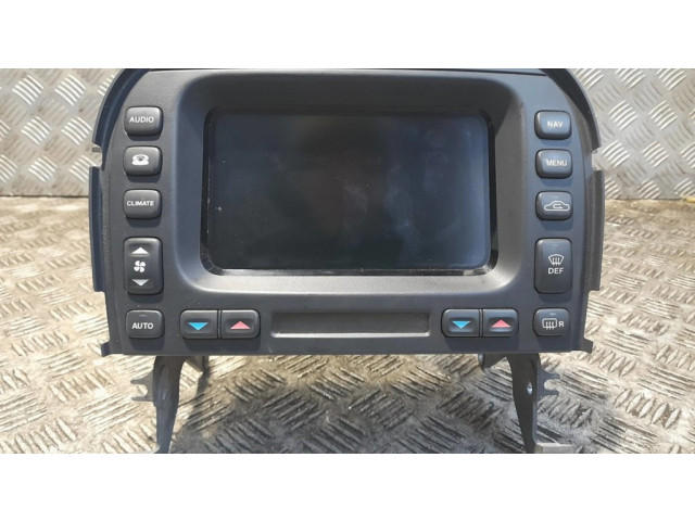 Радио/ проигрыватель CD/DVD / навигация