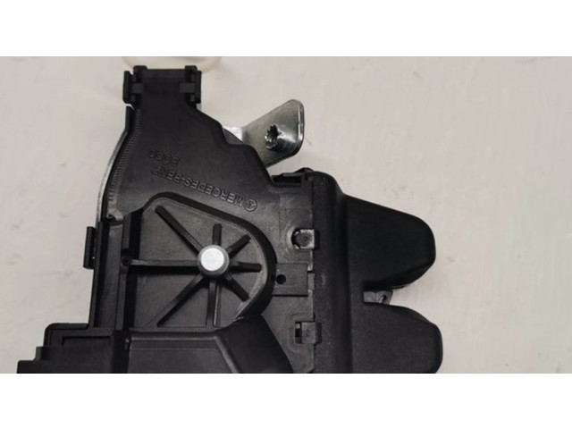 Замок задней крышки