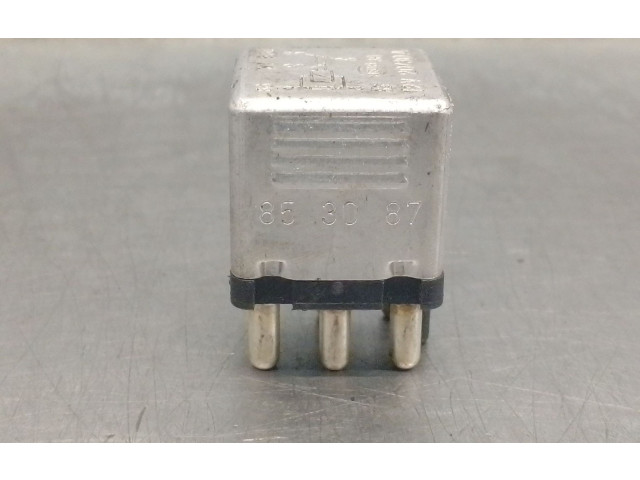 Pojistková skříňka 0015420219, 4RD00412200 Mercede-Benz S W126 1988