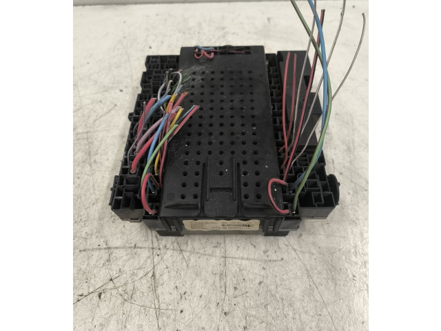 Блок предохранителей  9452552   Volvo S80    