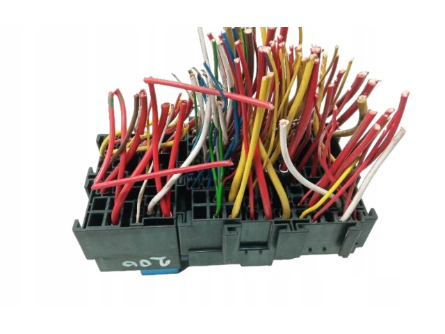 Блок предохранителей  24018403S   Renault Clio IV    