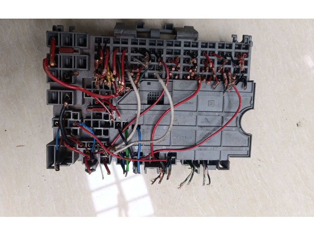 Pojistková skříňka 24412497 Opel Zfira A 2004