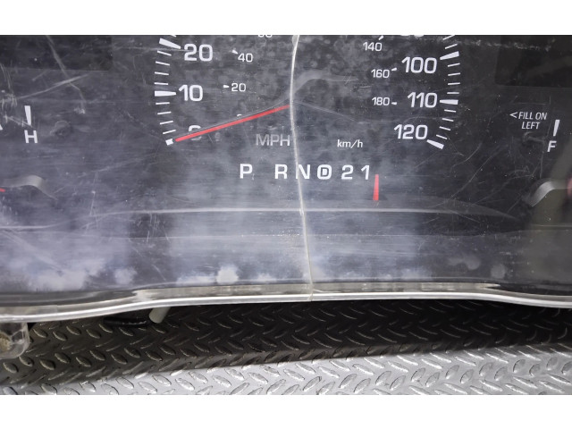 Přístrojová deska Lincoln Town Car 2000 F8VF10A855A