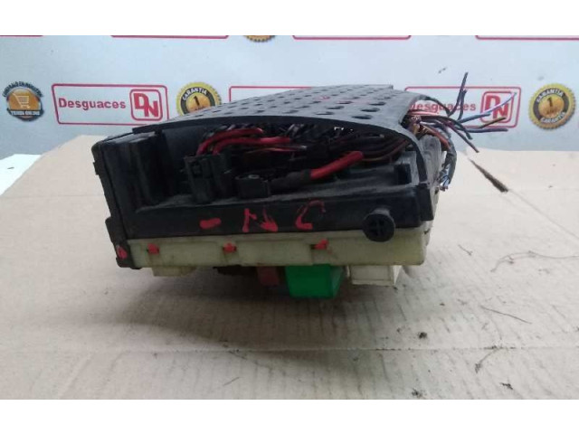 Блок предохранителей 14014CDA   Ford Escort    