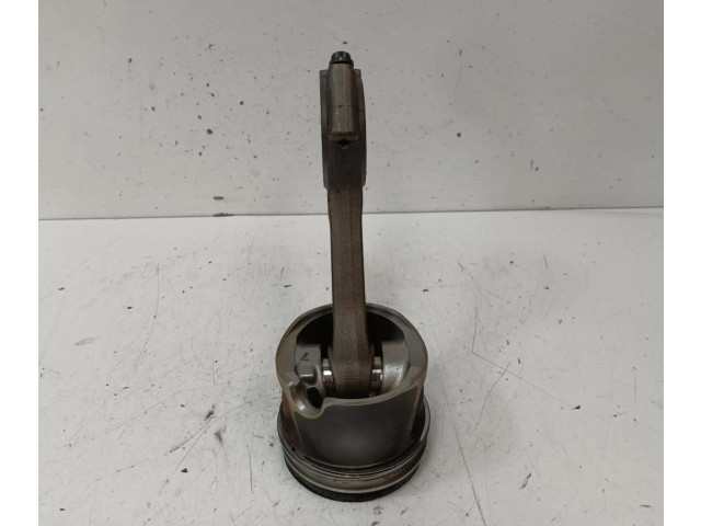  Поршень с шатуном    Volkswagen PASSAT  