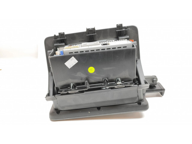 Радио/ проигрыватель CD/DVD / навигация