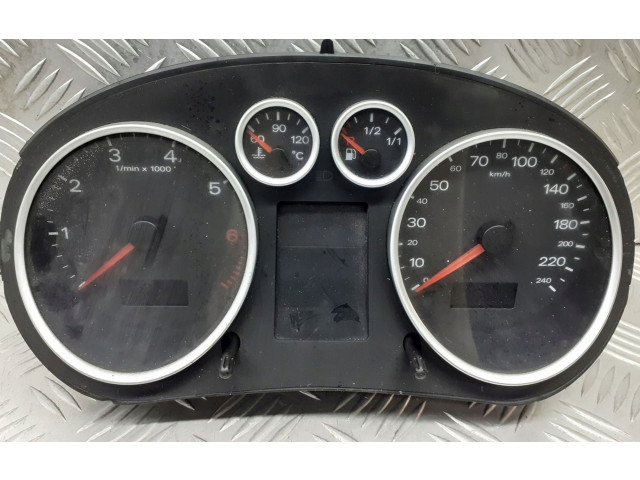 Панель приборов 8Z0820901 Audi A2