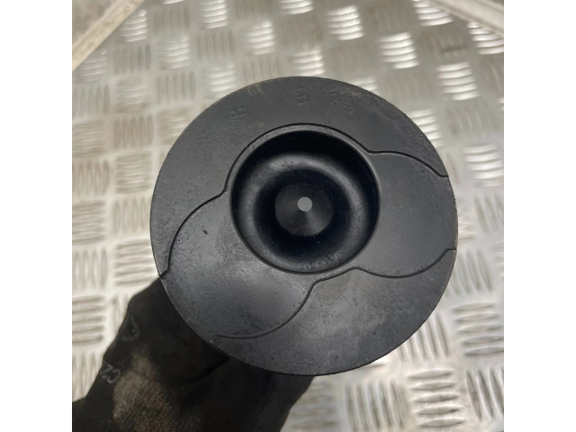  Поршень с шатуном    Renault Trafic II (X83) для дизельного двигателя 1.9