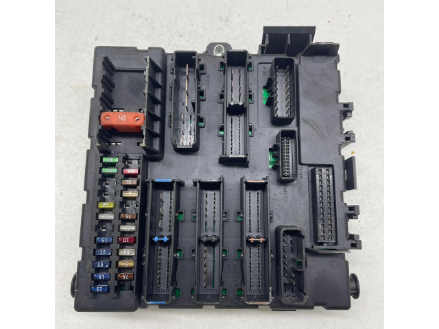 Блок предохранителей 13142520, 00218296 Vauxhall Vectra C