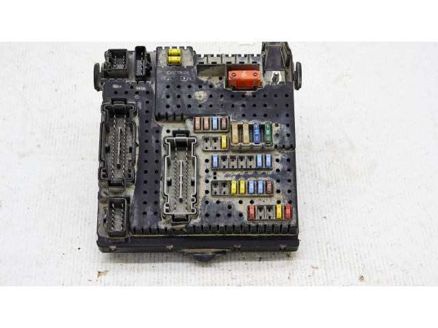 Блок предохранителей 30728512   Volvo V70    