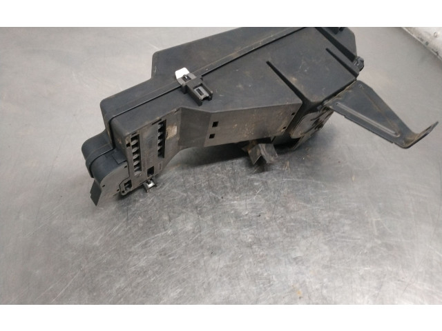 Блок предохранителей 9168986   Volvo S80    