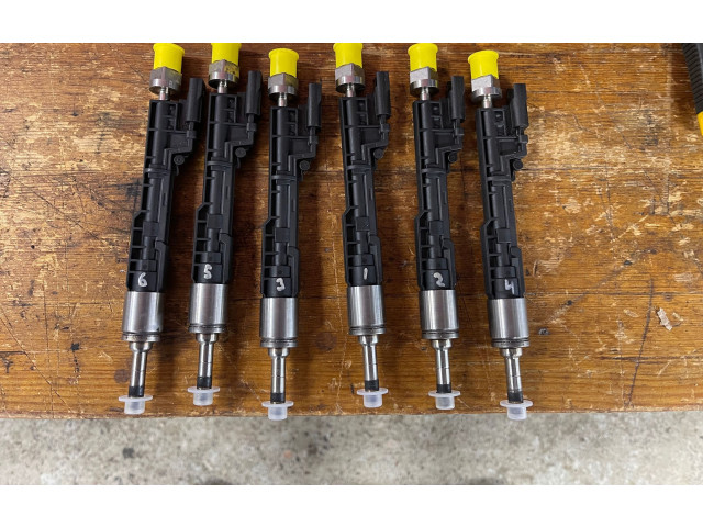 Vstřikovač 0261500136, 6012810UZ BMW M5