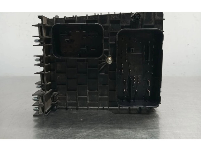 Блок предохранителей 1K0937124H Audi A3 S3 8P