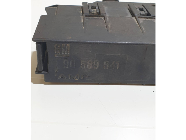 Блок предохранителей 90589541, 14526271 Opel Meriva A