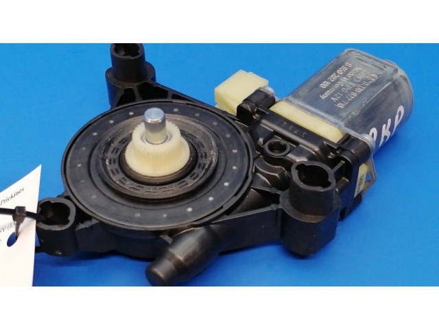 Передний двигатель механизма для подъема окон