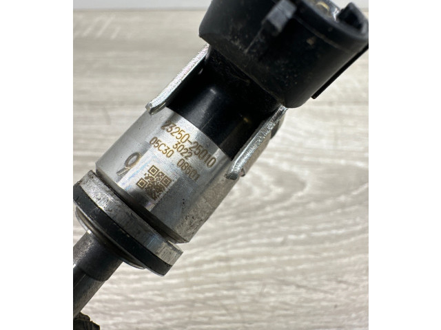 Vstřikovač 2325025010 Toyota RAV 4 (XA50) XA25A