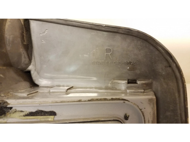 Задний фонарь правый сзади 0438575, 2057 Mitsubishi Galant Eterna 1985-1987 года