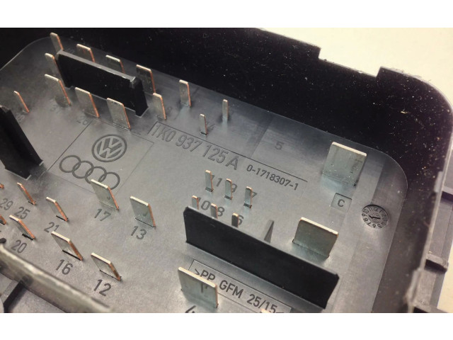 Блок предохранителей 1K0937125A Volkswagen Golf Plus