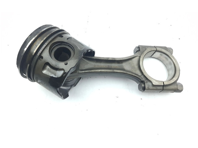  Поршень с шатуном    Peugeot 5008  