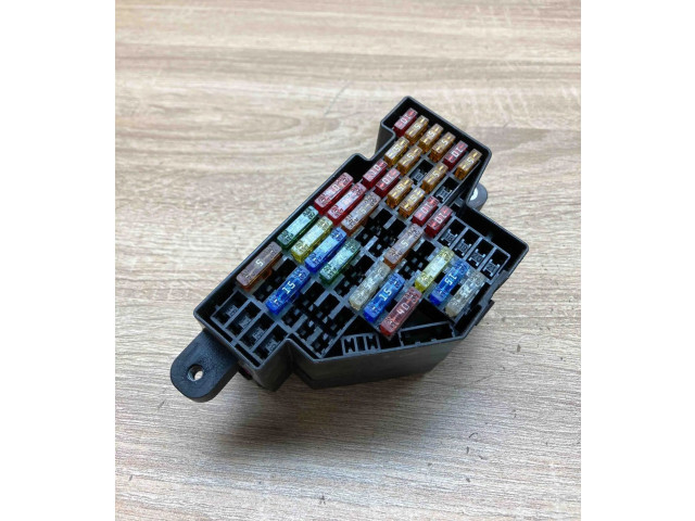 Блок предохранителей 06153376, 15110501870 Audi A2