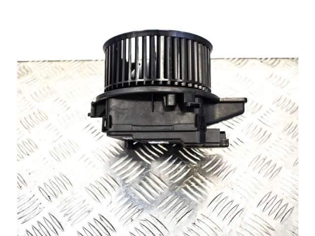 Вентилятор печки    4M1820021   Audi Q5 SQ5