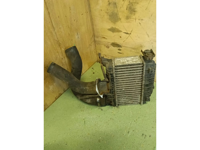 Интеркулер  8730670   Toyota Avensis T220 2.0