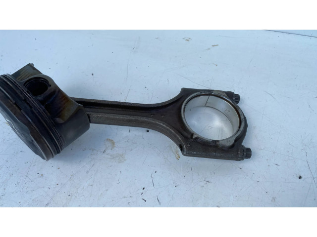 Поршень с шатуном Volvo V40 для бензинового двигателя 1.5