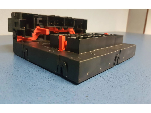 Блок предохранителей 3C0937049E, 00206796 Volkswagen Jetta V