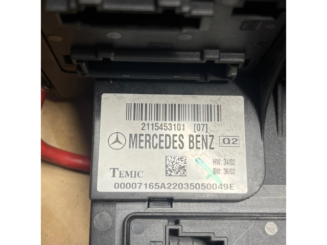 Блок предохранителей  2115453101   Mercedes-Benz E W211    