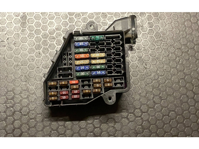 Блок предохранителей  8D1941824   Audi A6 S6 C6 4F    