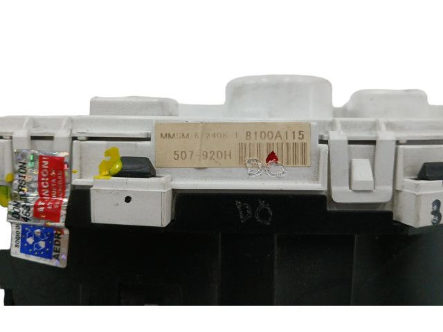 Панель приборов 8100A115, OBSERVARFOTO Mitsubishi Outlander
