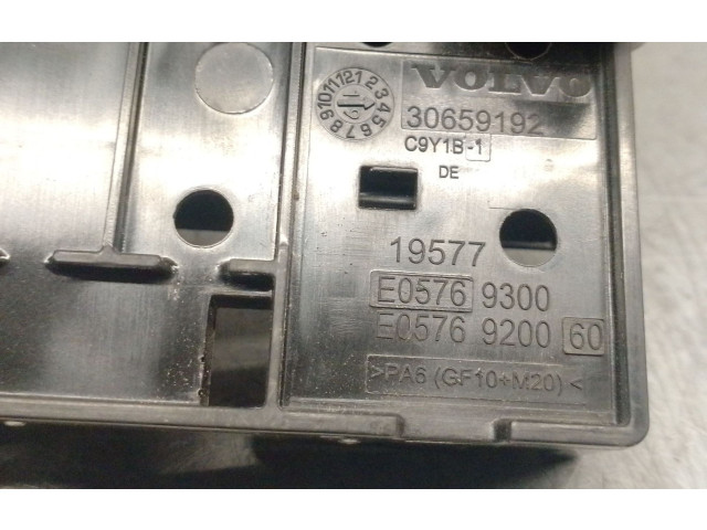 Pojistková skříňka Řídící jednotka BSM 30659192, E05769300   Volvo V40 2019