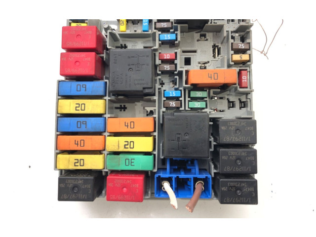 Блок предохранителей  52028777   Opel Combo D    