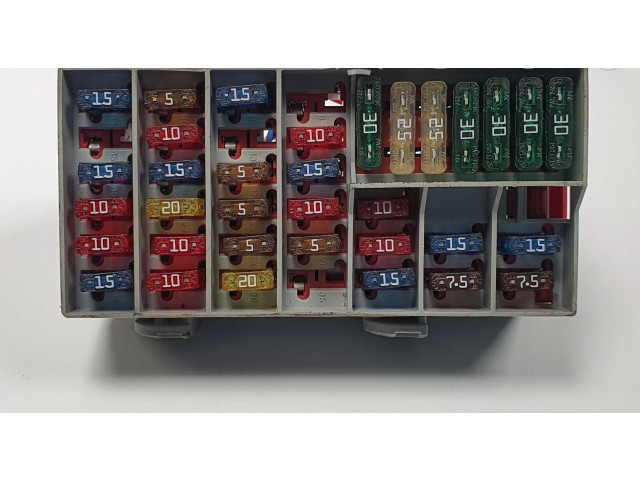 Блок предохранителей  8637669   Volvo XC90    